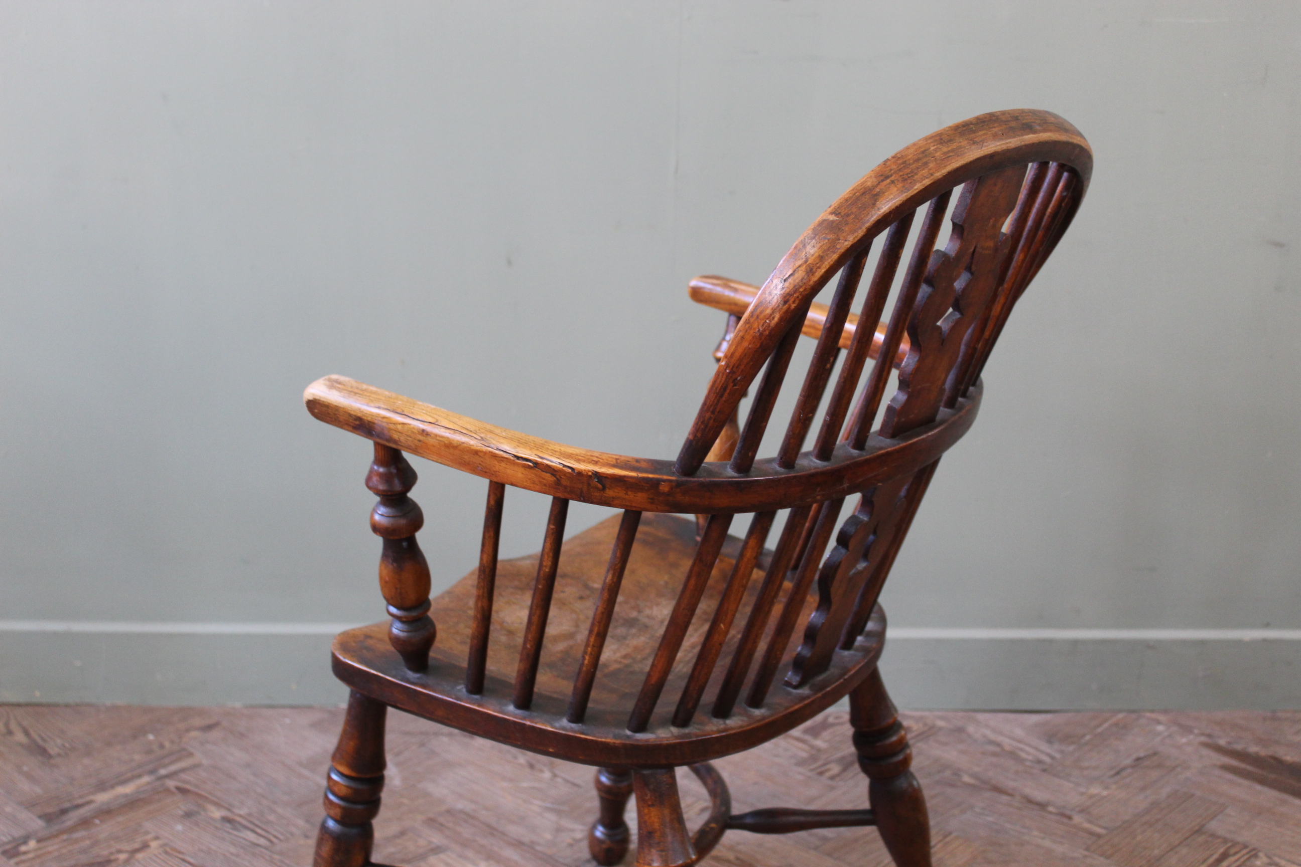 An early 19th Century elm Windsor chair - Image 6 of 6