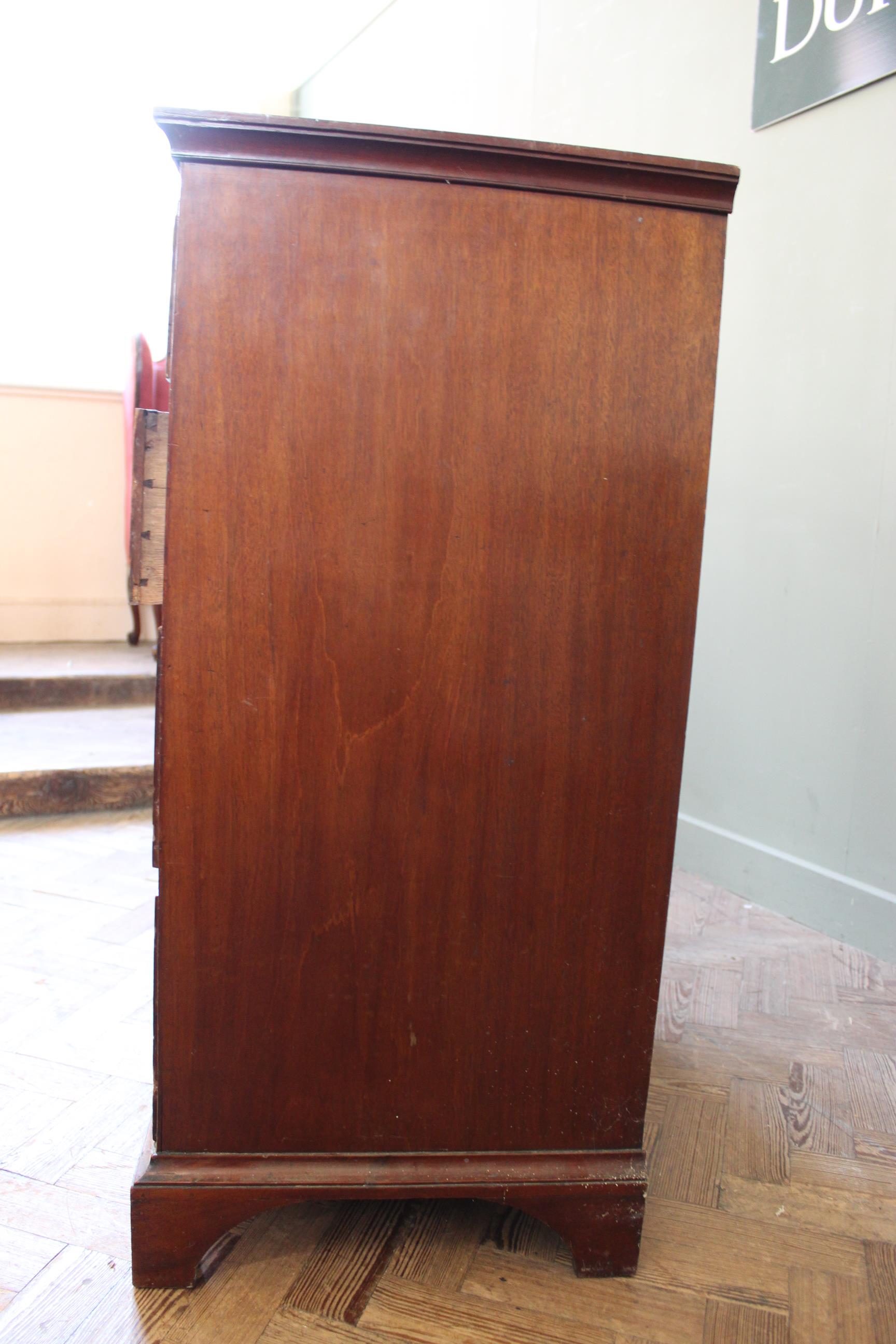 A late 18th Century mahogany chest of five drawers - Image 3 of 5