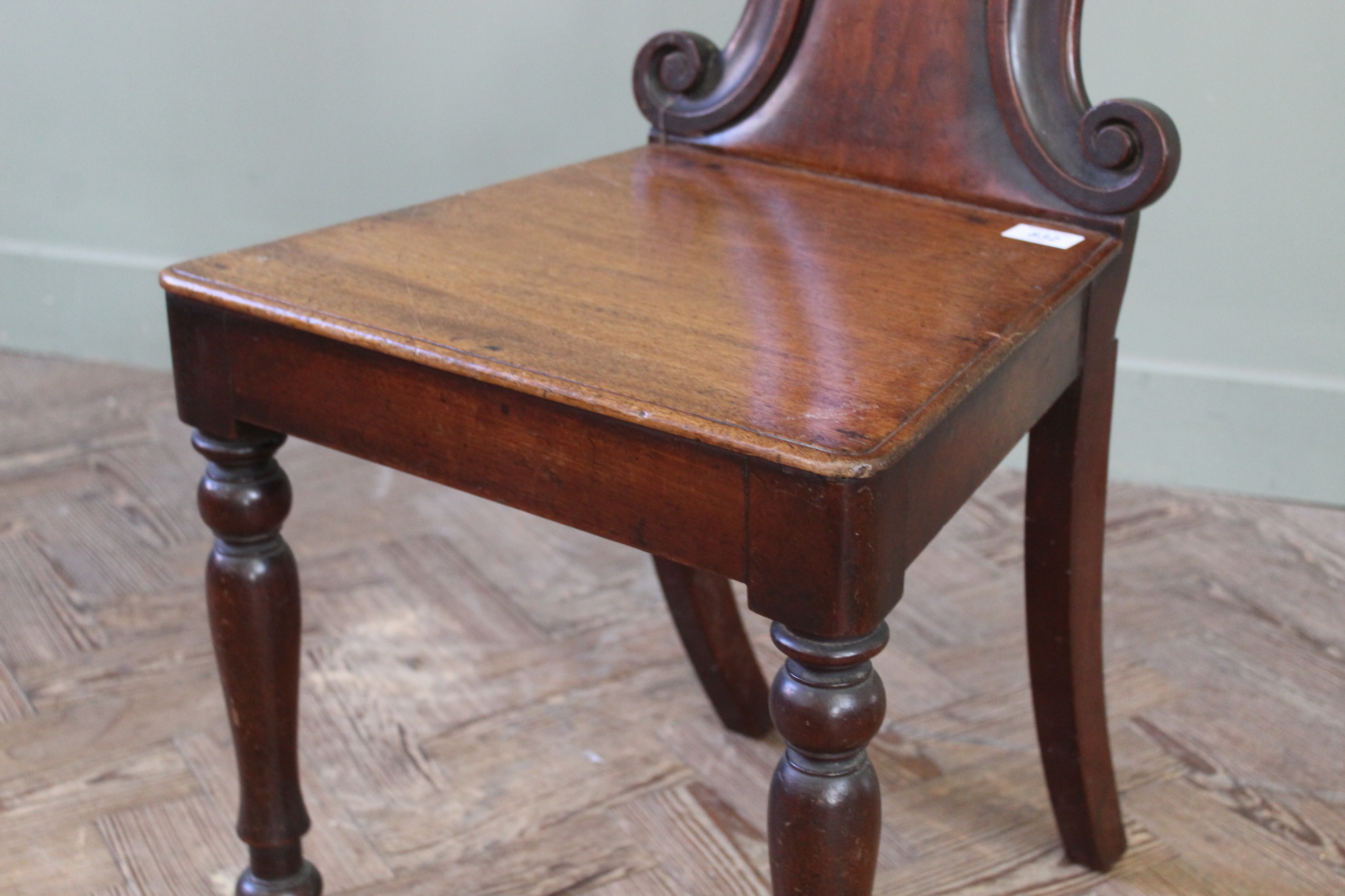 A Regency carved mahogany hall chair - Image 3 of 5