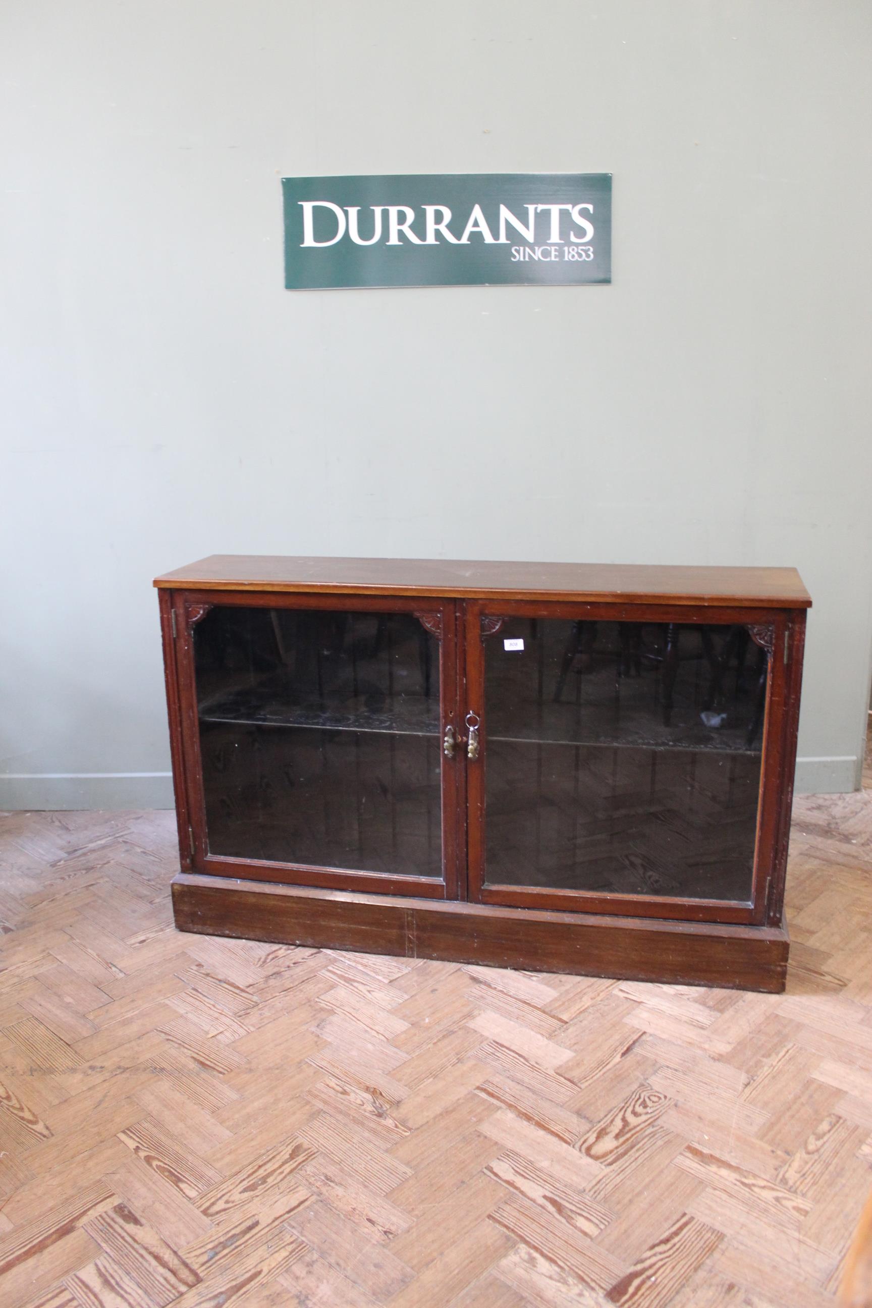 An Edwardian mahogany glazed two door bookcase