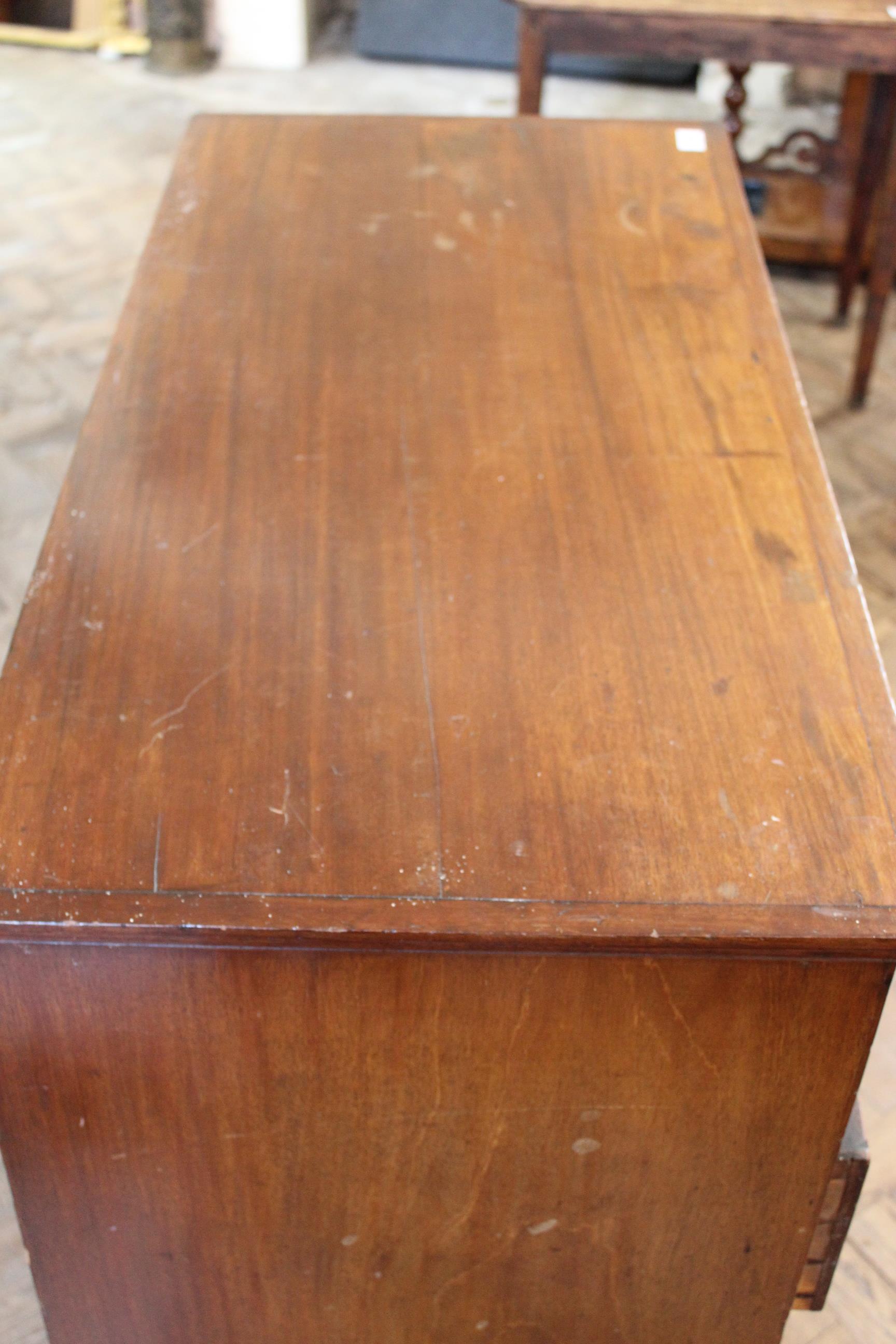 A late 18th Century mahogany chest of five drawers - Image 5 of 5