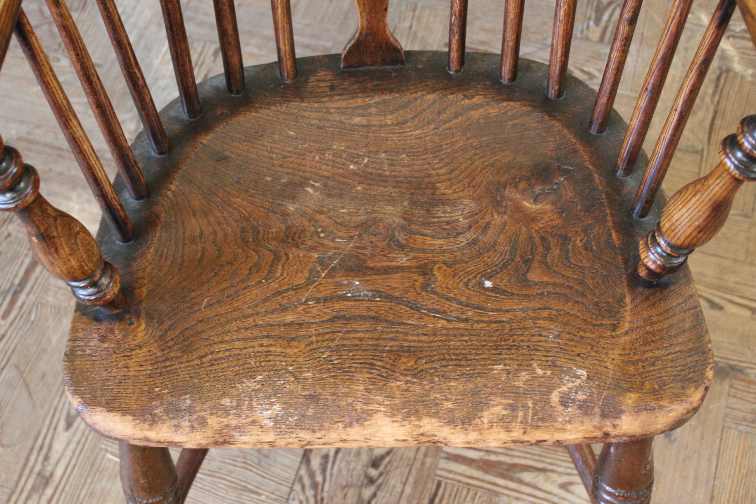 An early 19th Century elm Windsor chair - Image 4 of 6