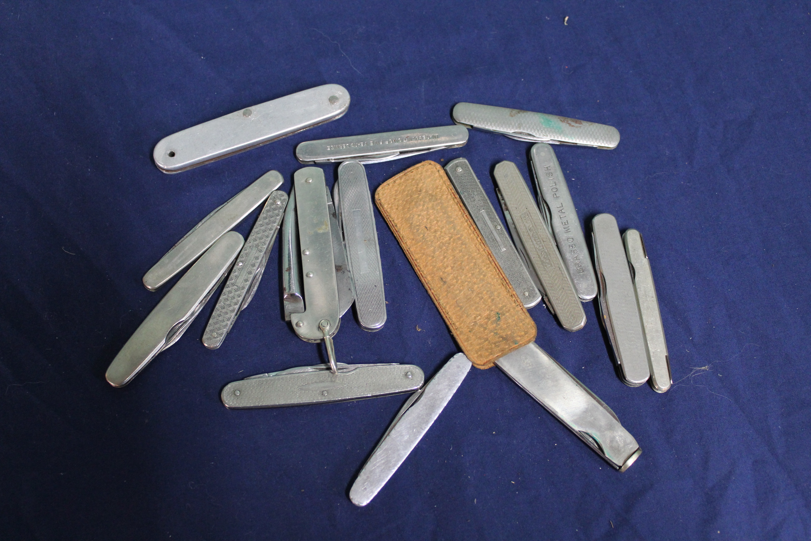 A box of sixteen various pocket knives including 'advertising' examples