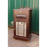 An Edwardian mahogany mirrored side cabinet