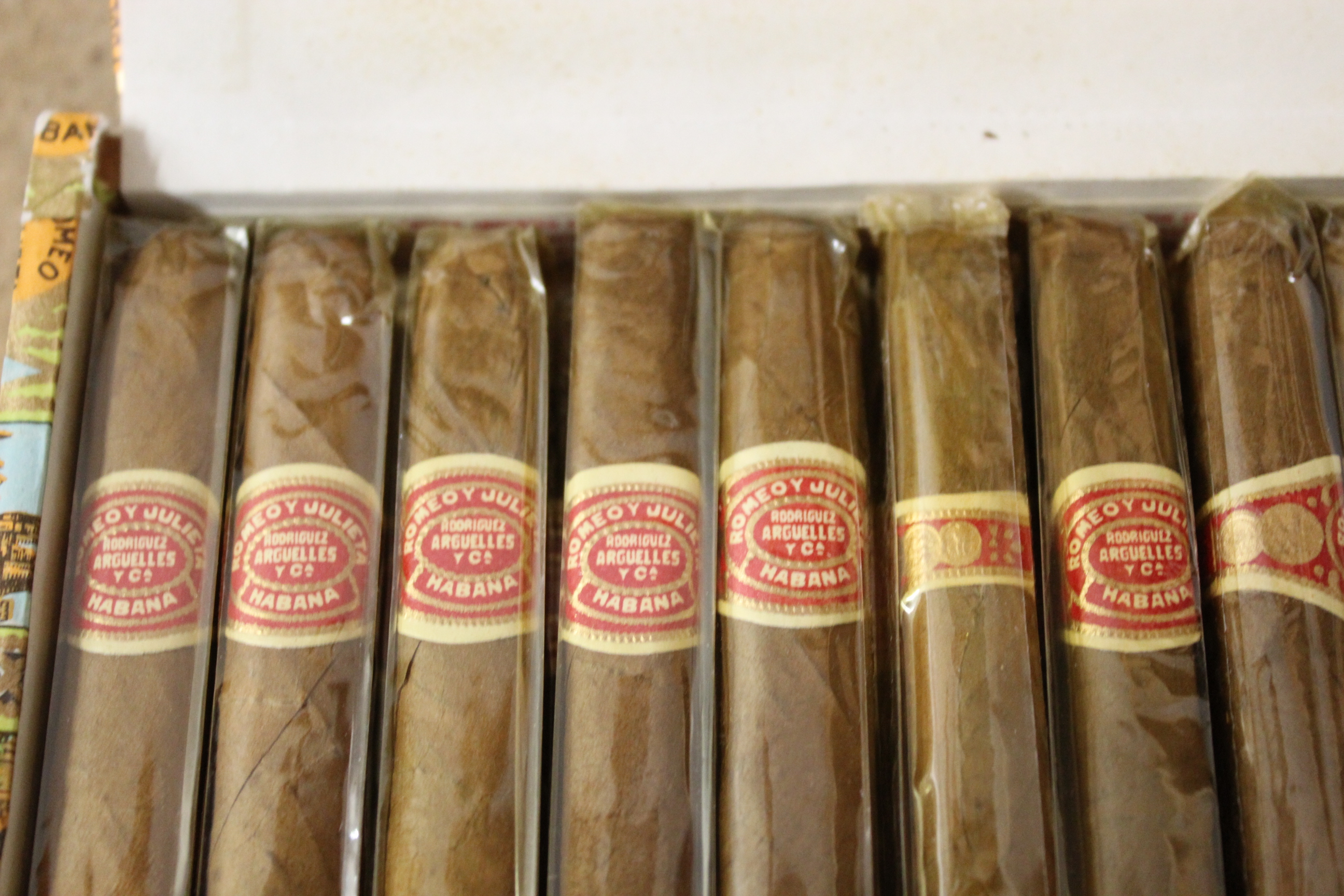 A box of Romeo y Julieta Habana Cuban cigars, 23 in original box with labels, - Image 2 of 3