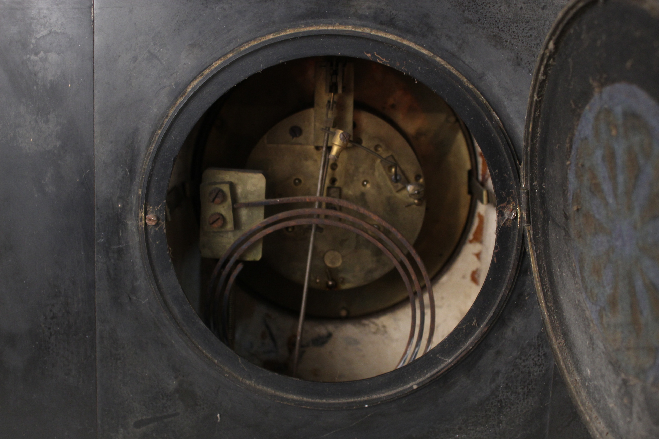 A substantial black marble mantel clock with gilt painted decoration and pale marble columns - Image 3 of 3