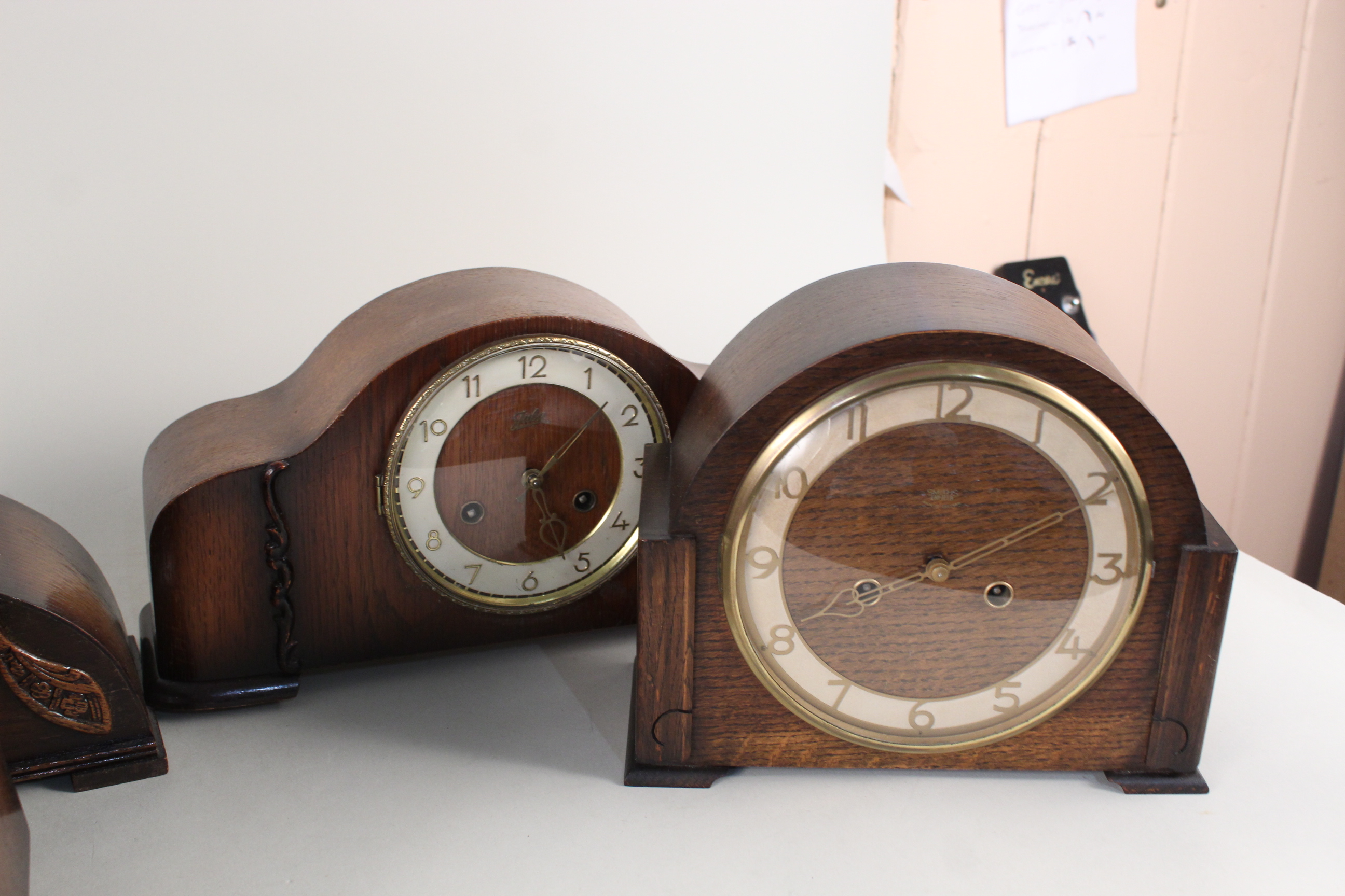 Five assorted oak cased 1950's mantel clocks - Image 3 of 3