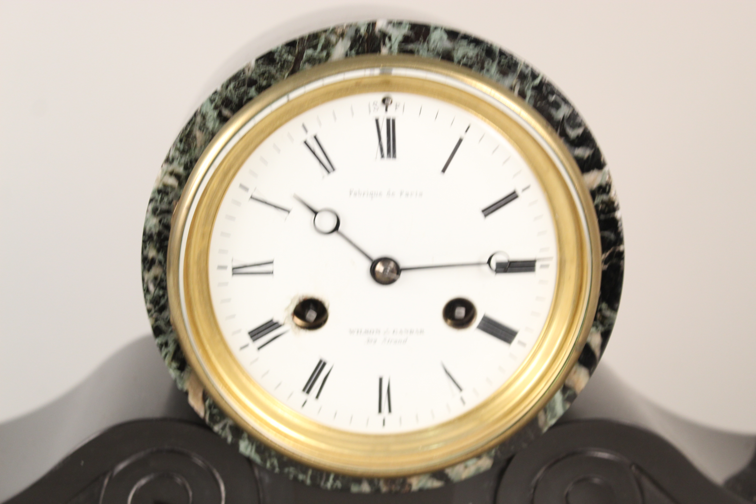 A French marble mantel clock marked Wilson & Gandar 392 Strand Fabrique de Paris - Image 2 of 3