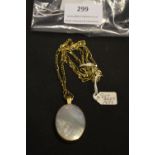 Mother of Pearl Pendant on 9ct Gold Mount with 22"