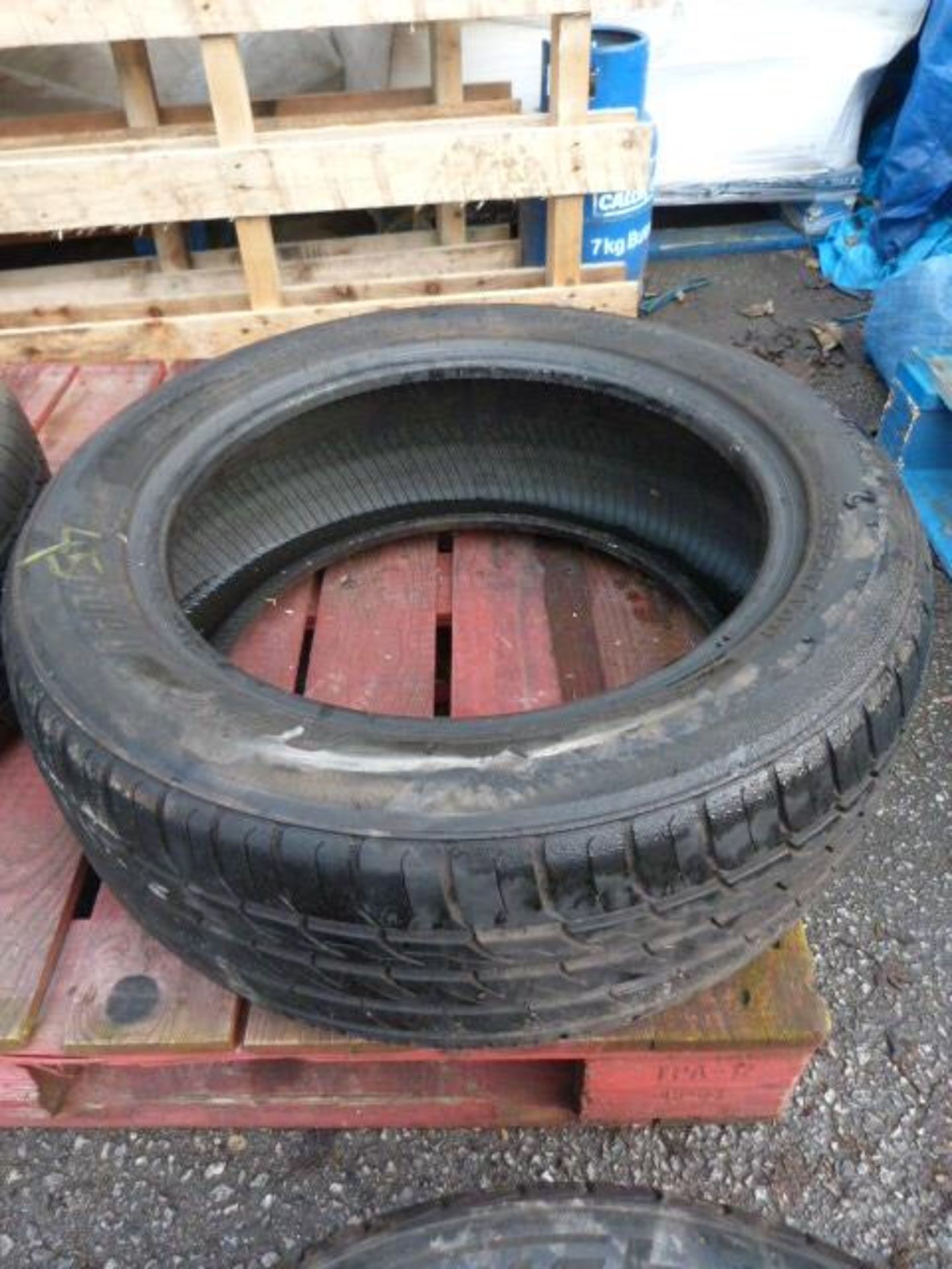 *R17 Tyre