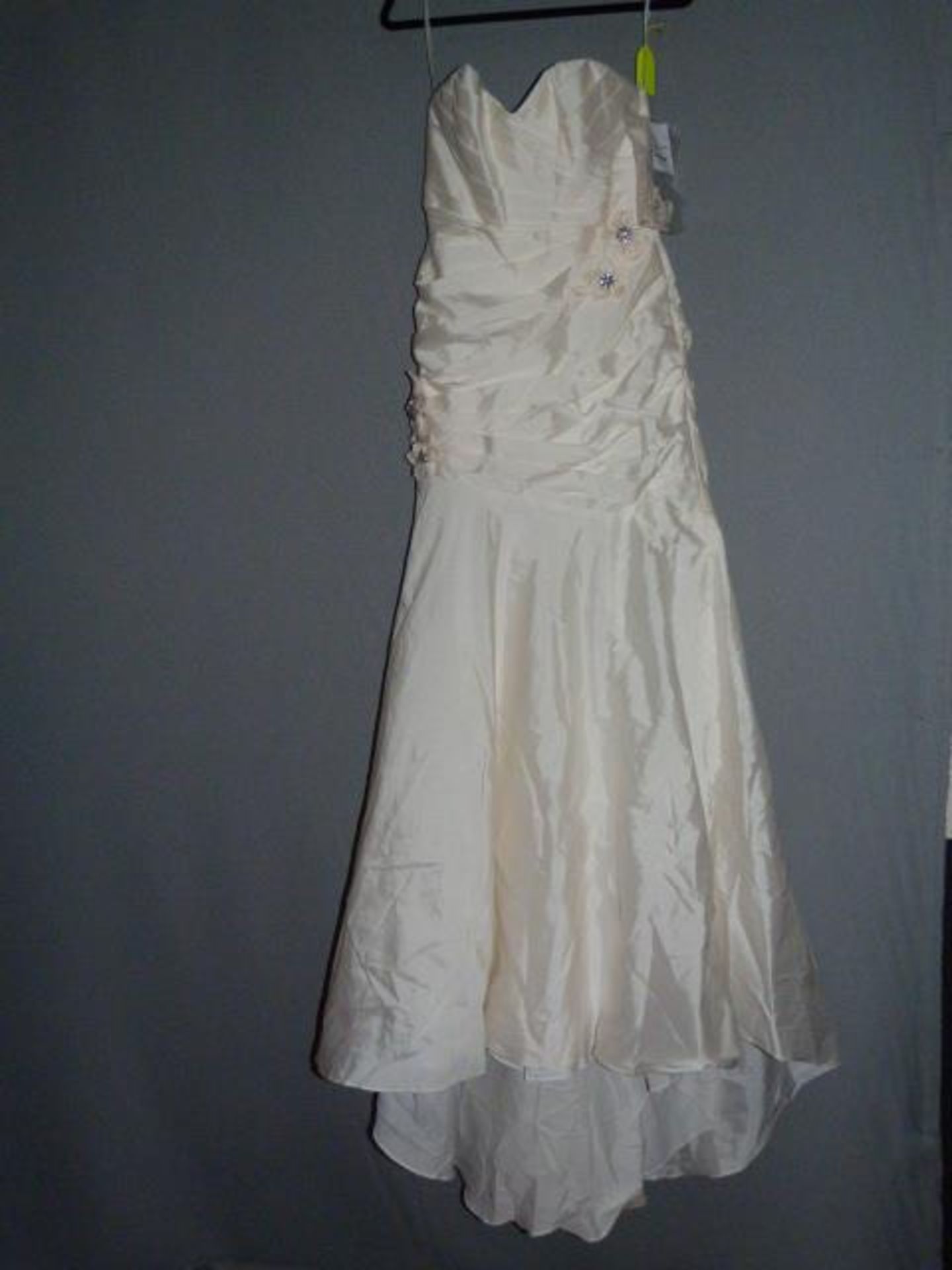 *Size: 10 Snow White Wedding Dress by Dessy Collec