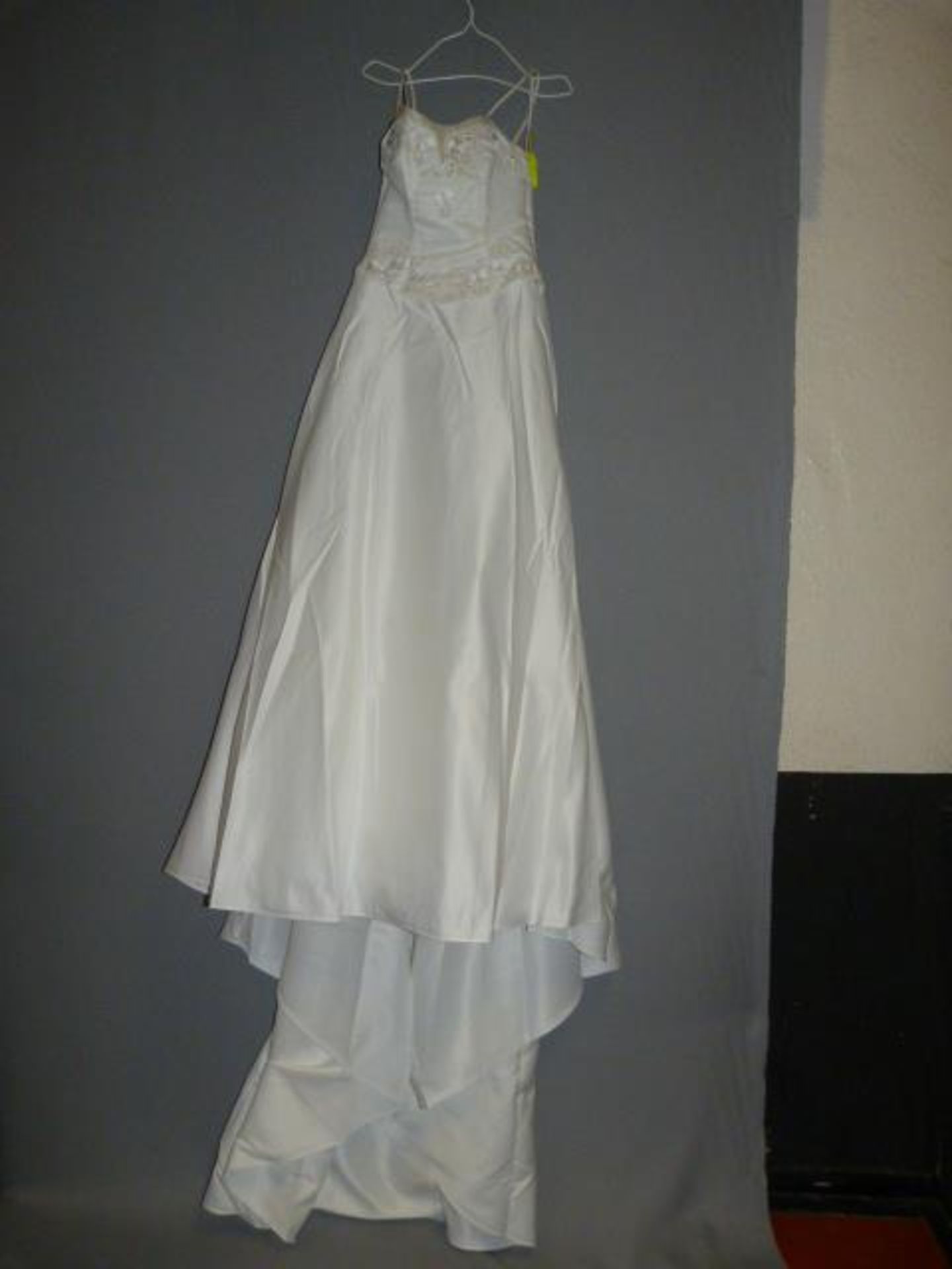 *Size: 8 Ivory Wedding Dress