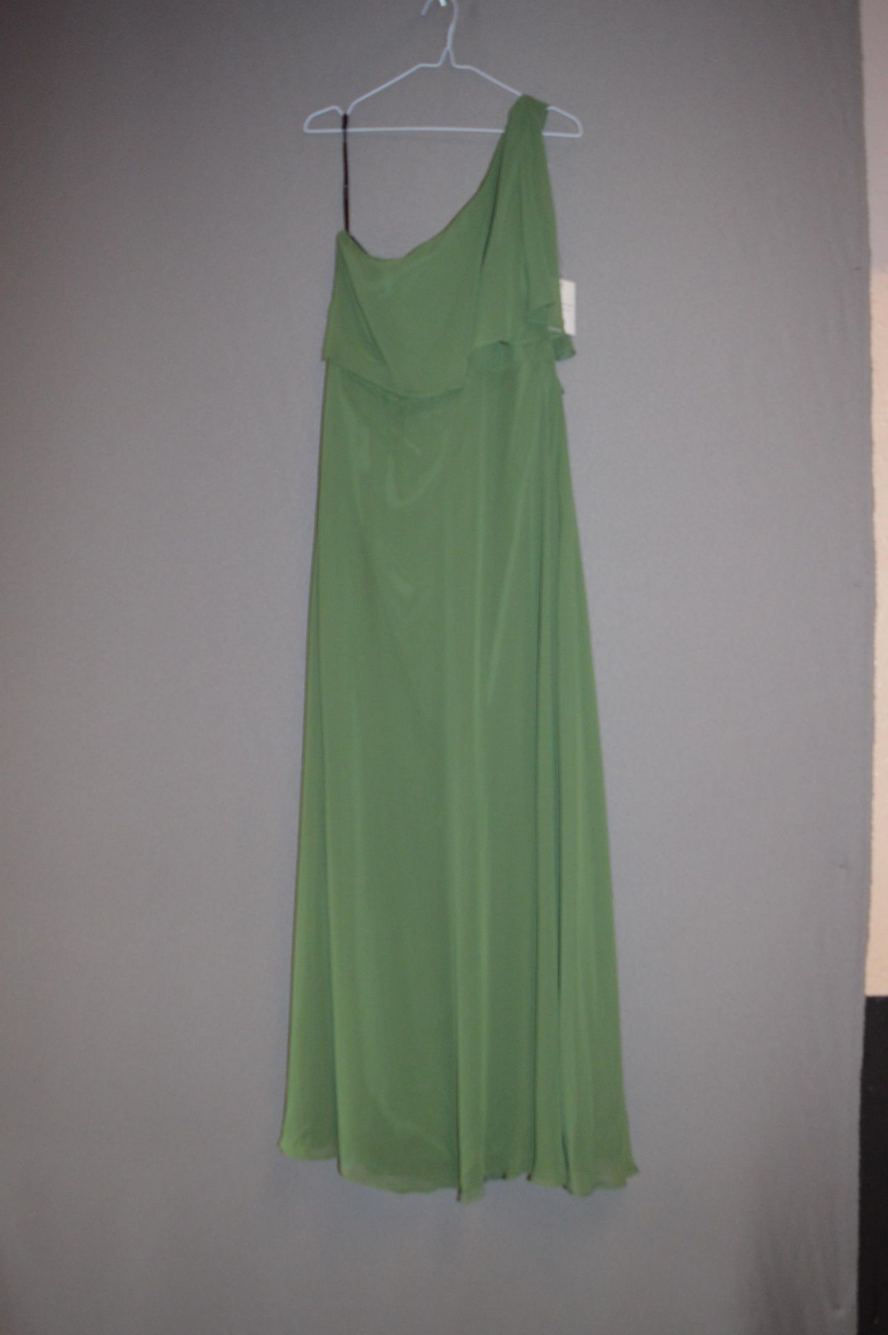 *Size: 14 Green Bridesmaid Dress by Jenny Yoo