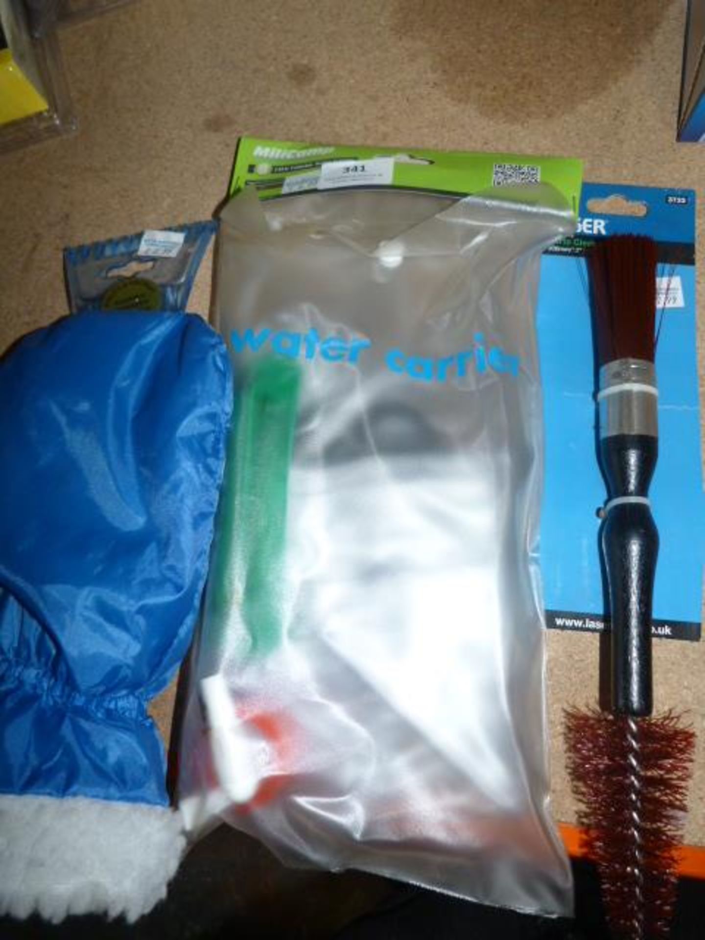 *15L Water Carrier, Part Cleaning Brush and a Mitt