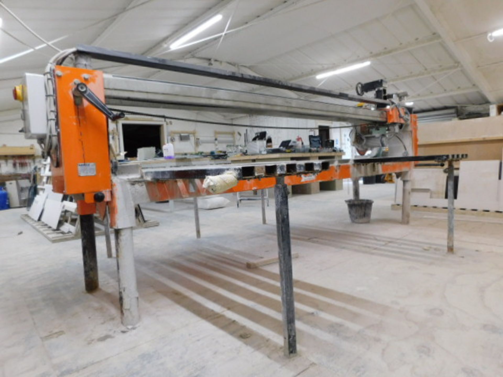 *Achilli 2005 Bridge Saw with side feed beds Ser No 200503065 - Image 3 of 4