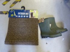 *Outdoor Mat and a Pair of Size: 6 Wellies