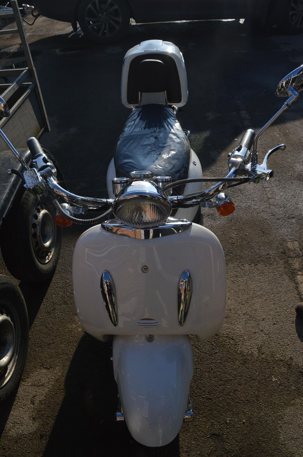 White Electric Scooter - Image 2 of 3