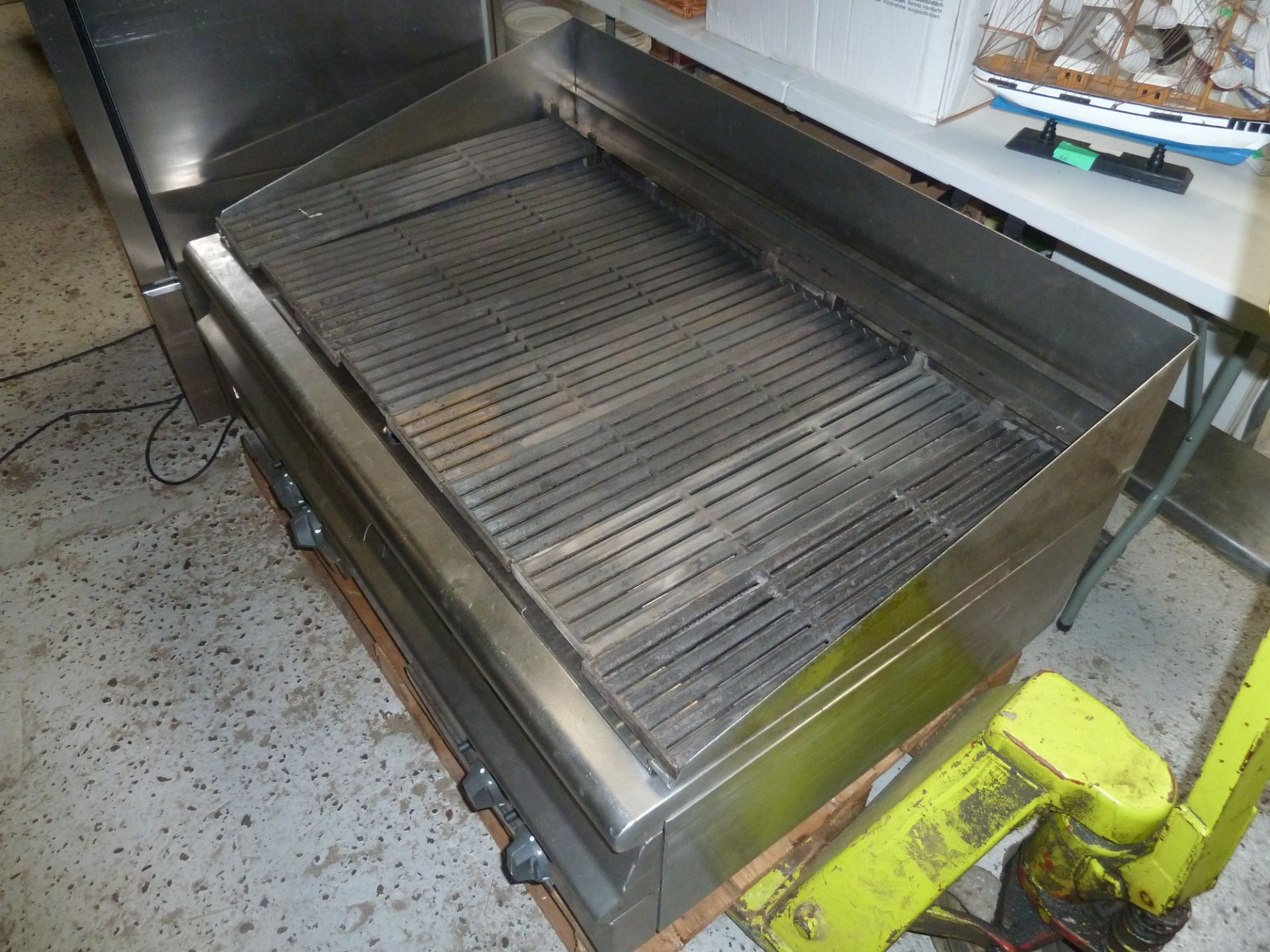 * 1200mm wide heavy duty falcon gas griddle good condition - Image 3 of 3