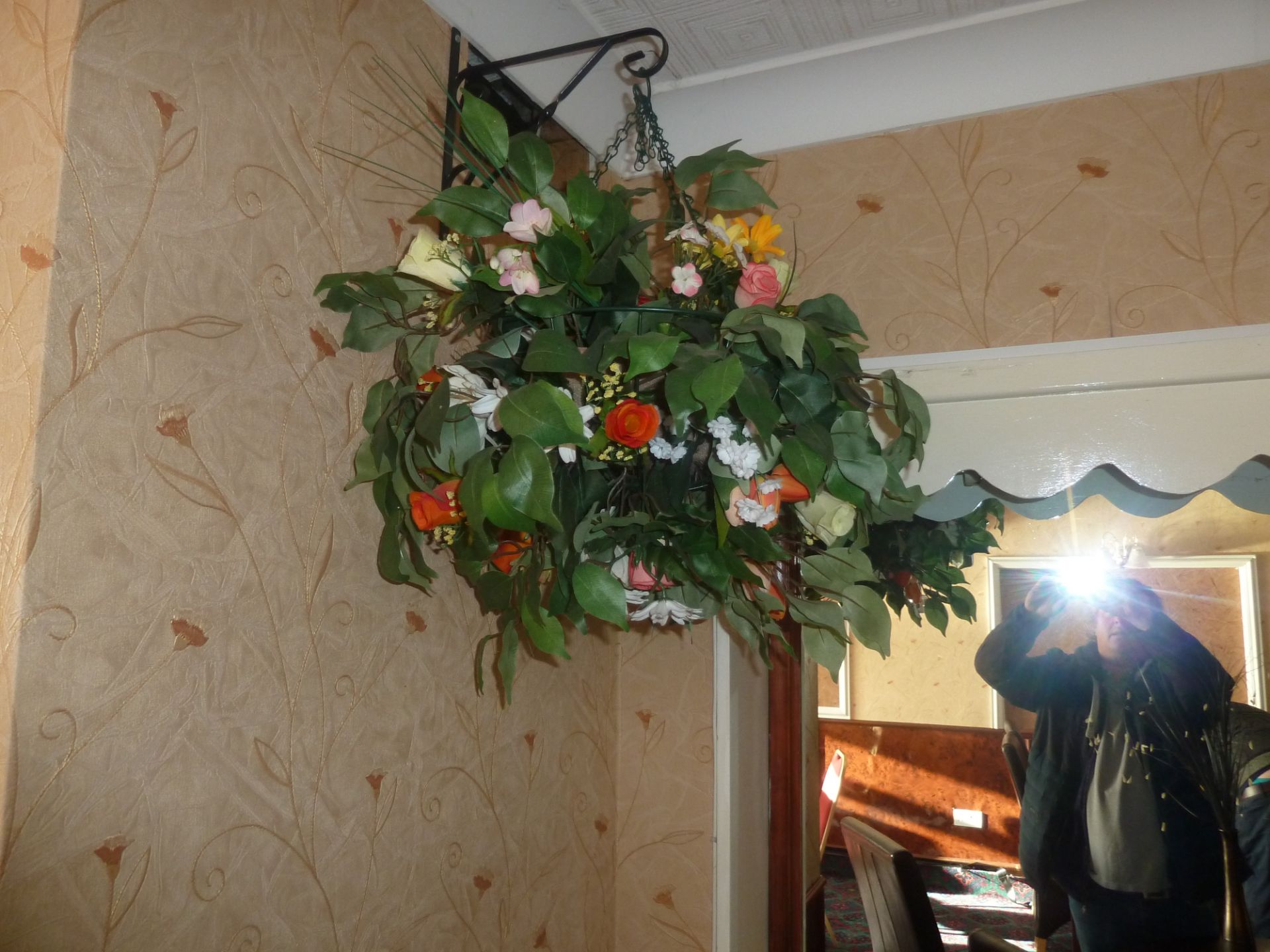 * Artificial hanging baskets - Image 2 of 4