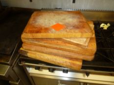 * Assortemtn of good quality solid wood chopping boards