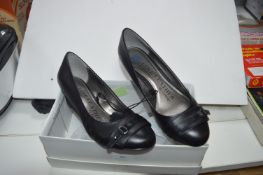 Pair of Dorothy Perkins Ladies Shoes (Black) Size: