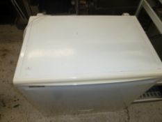 * White chest freezer, very good condition all working. (840H x 850W x 600D)