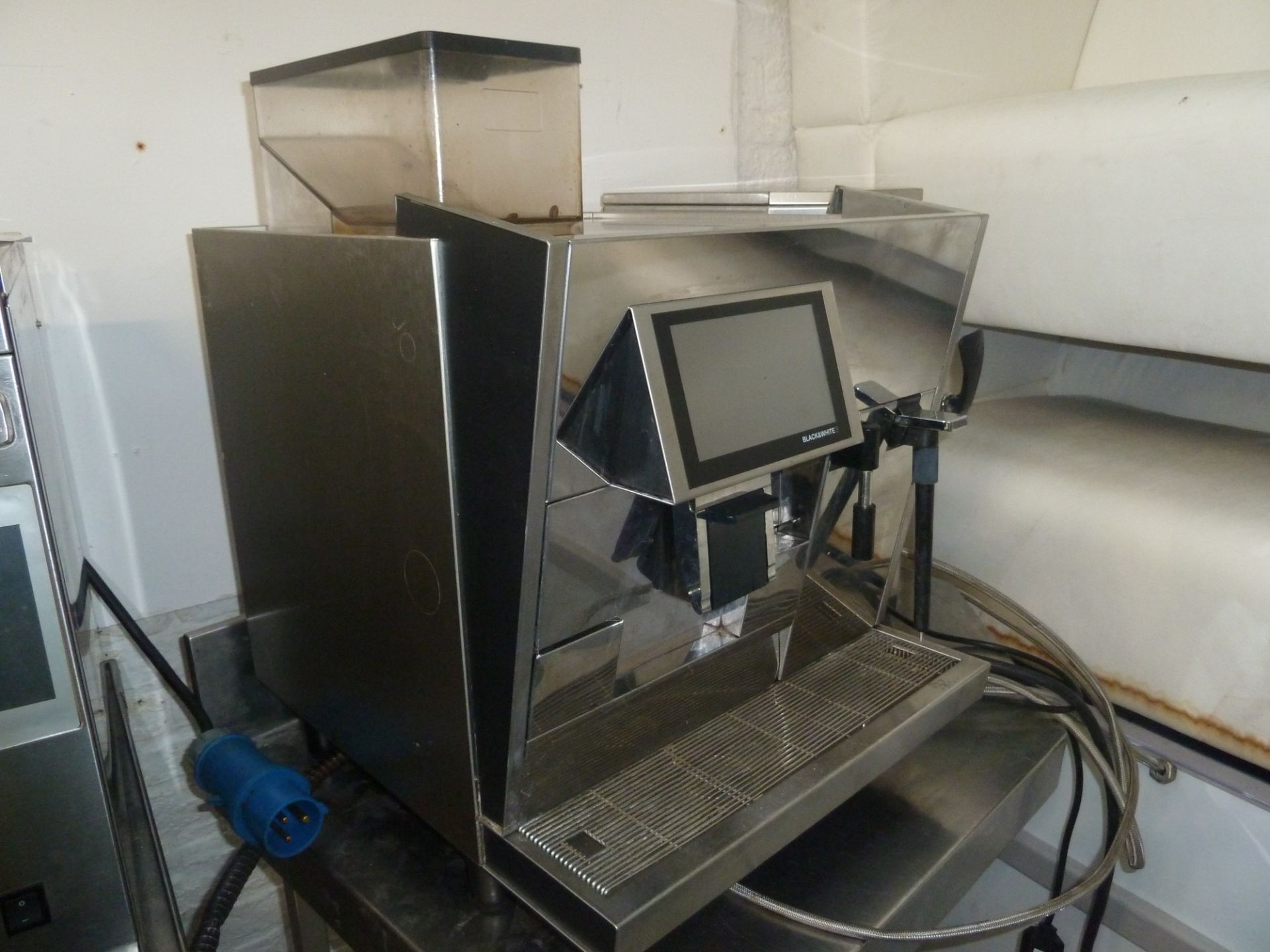 * bean to coffee machine. Black and white ctm3 .This machine is direct from national chain. The - Image 3 of 6