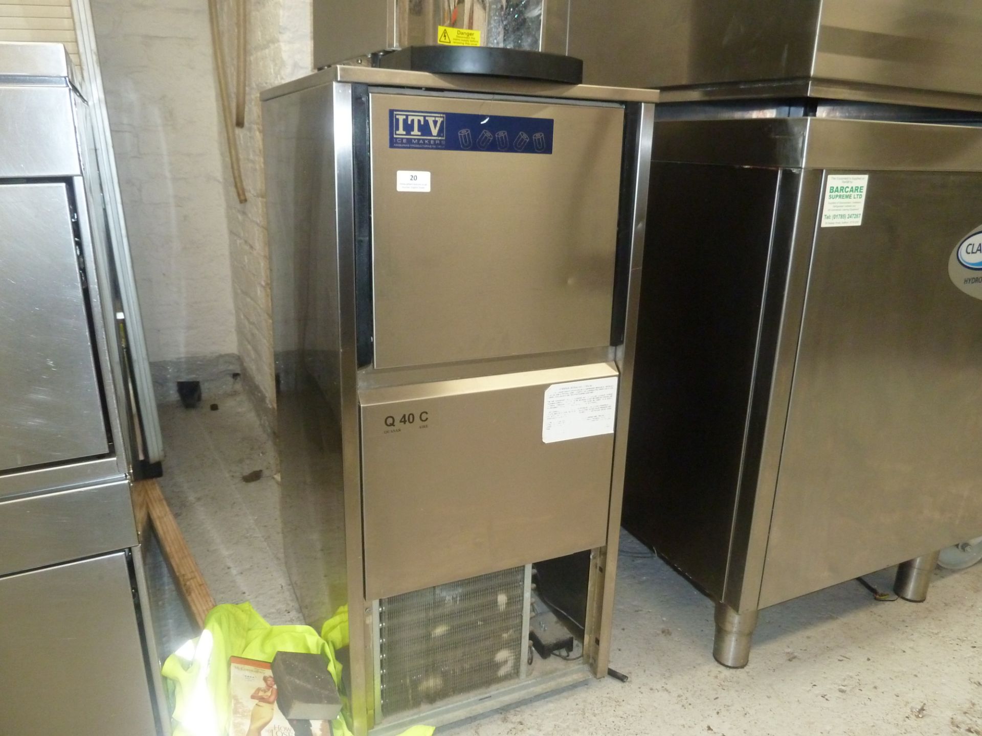 * itv ice maker in excellent condition 880h x 400w x 500 deep tested working