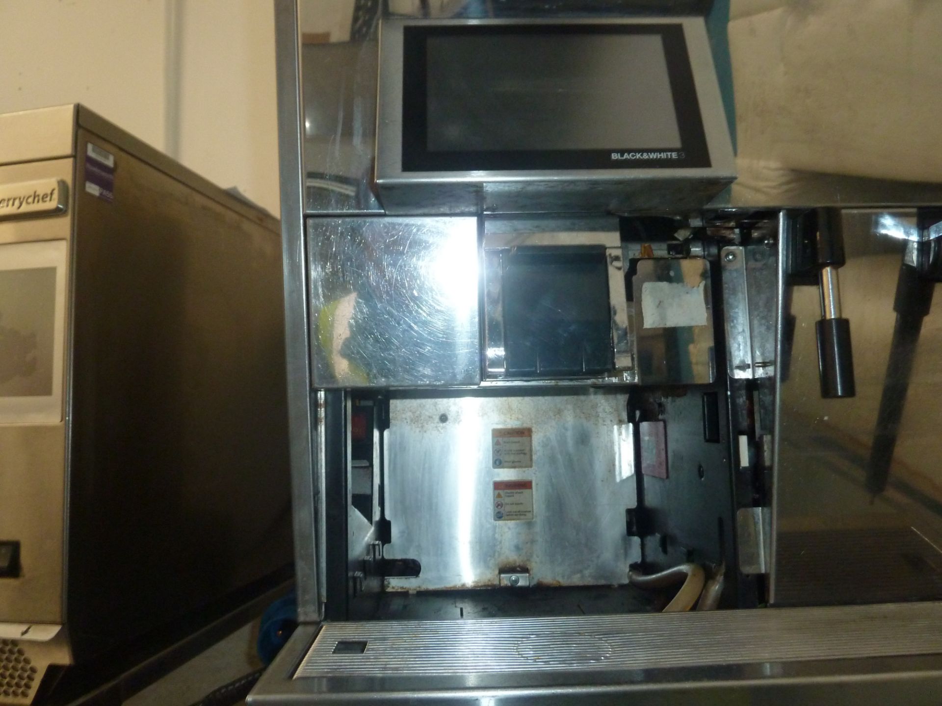 * bean to coffee machine. Black and white ctm3 .This machine is direct from national chain. The - Image 4 of 6