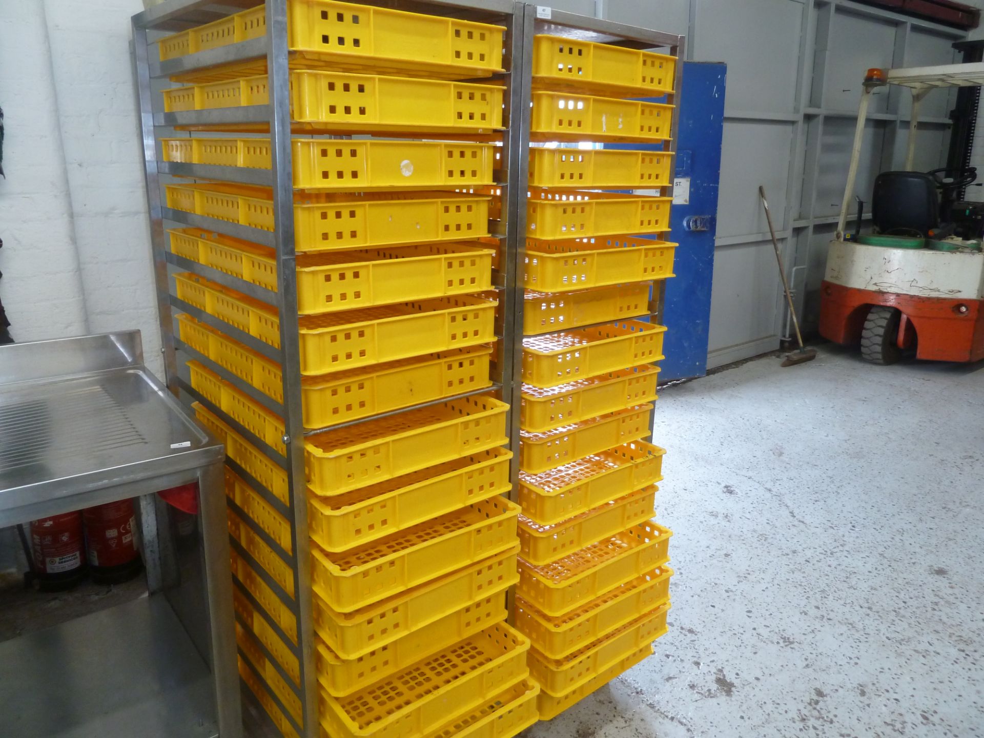 * St Steel single bakery shelving complete with trays (1800H x 520W x 770D) includes 15 bakery