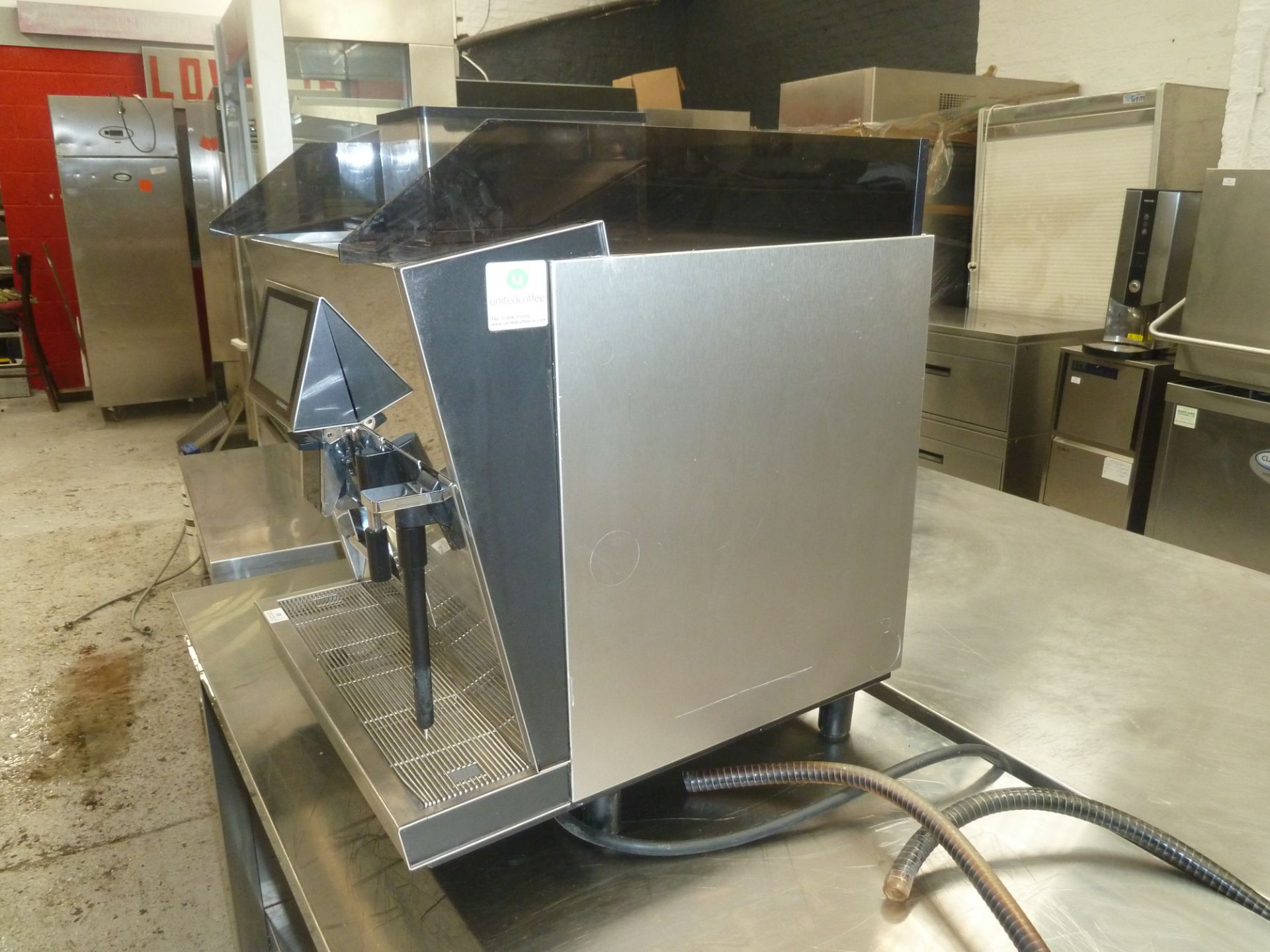 * black and white bean to coffee machine. This machine is direct from national chain. The machine - Image 2 of 2