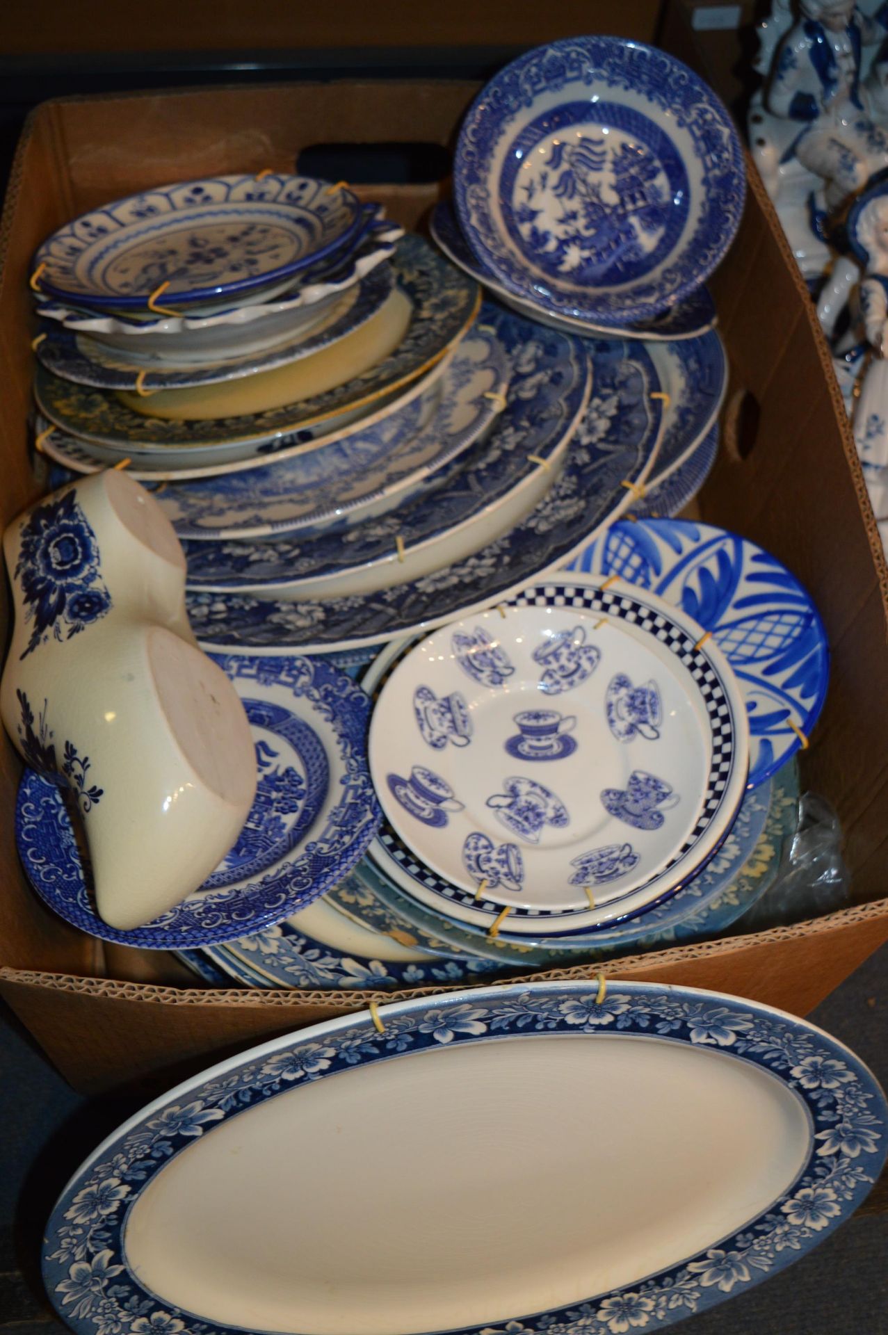 Staffordshire Blue & White Plates, Meta Dishes, et