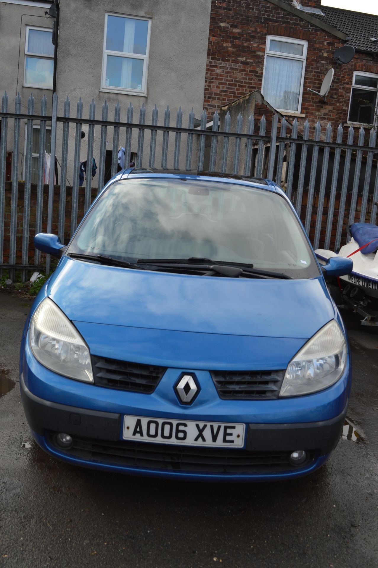 Renault Scenic Reg: AO06 XVE, MOT: June 2020, Mileage: 130000 - Image 2 of 2