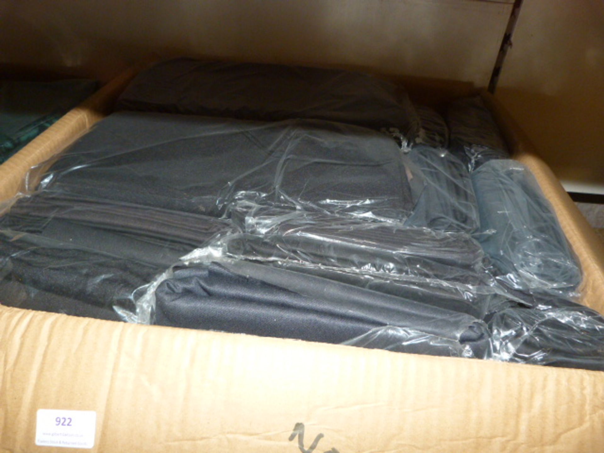 *40 Black Polycotton 108x60" Tablecloths