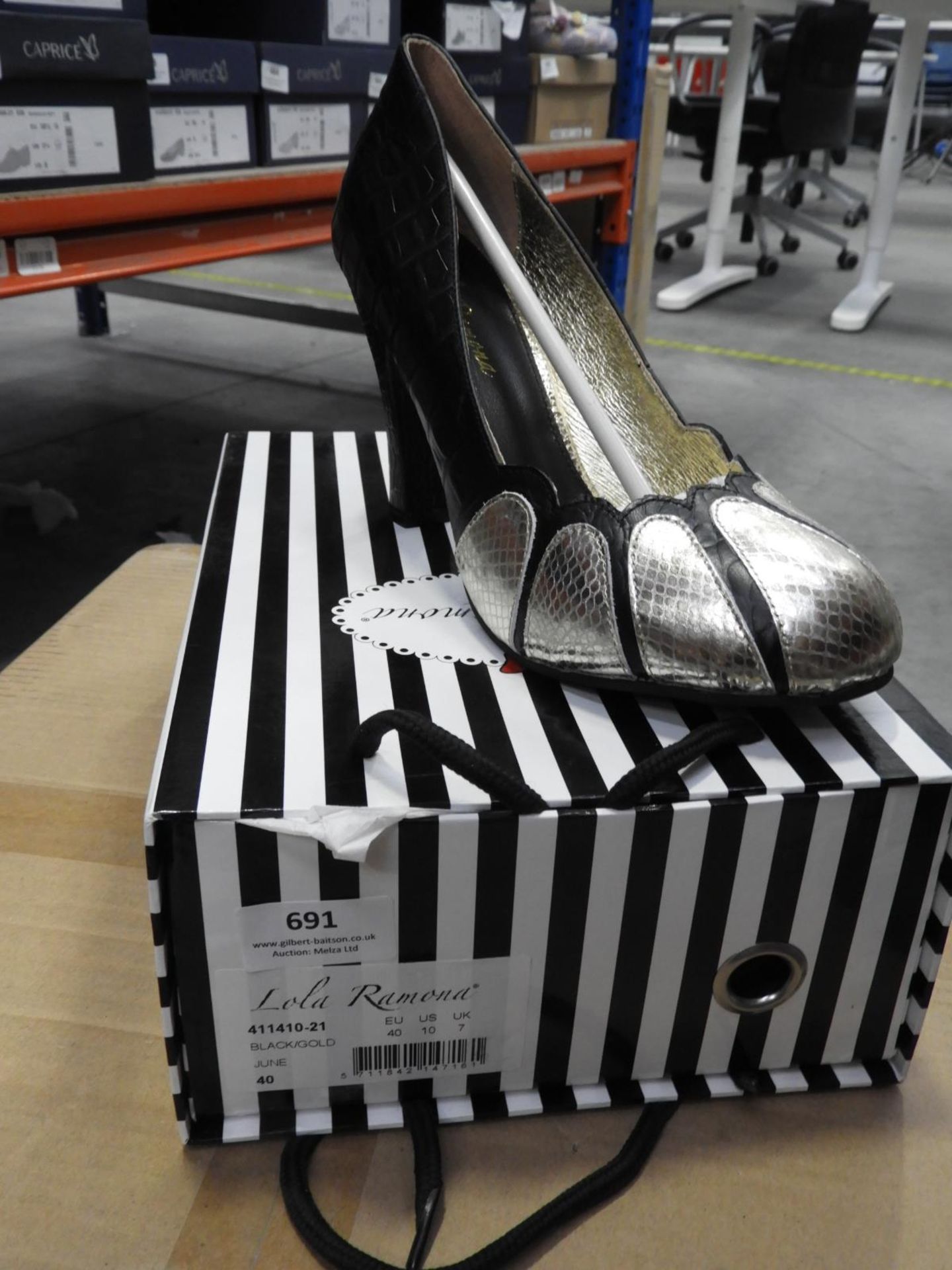 *Lola Ramona Ladies Shoes (Black & Gold) Size: 7