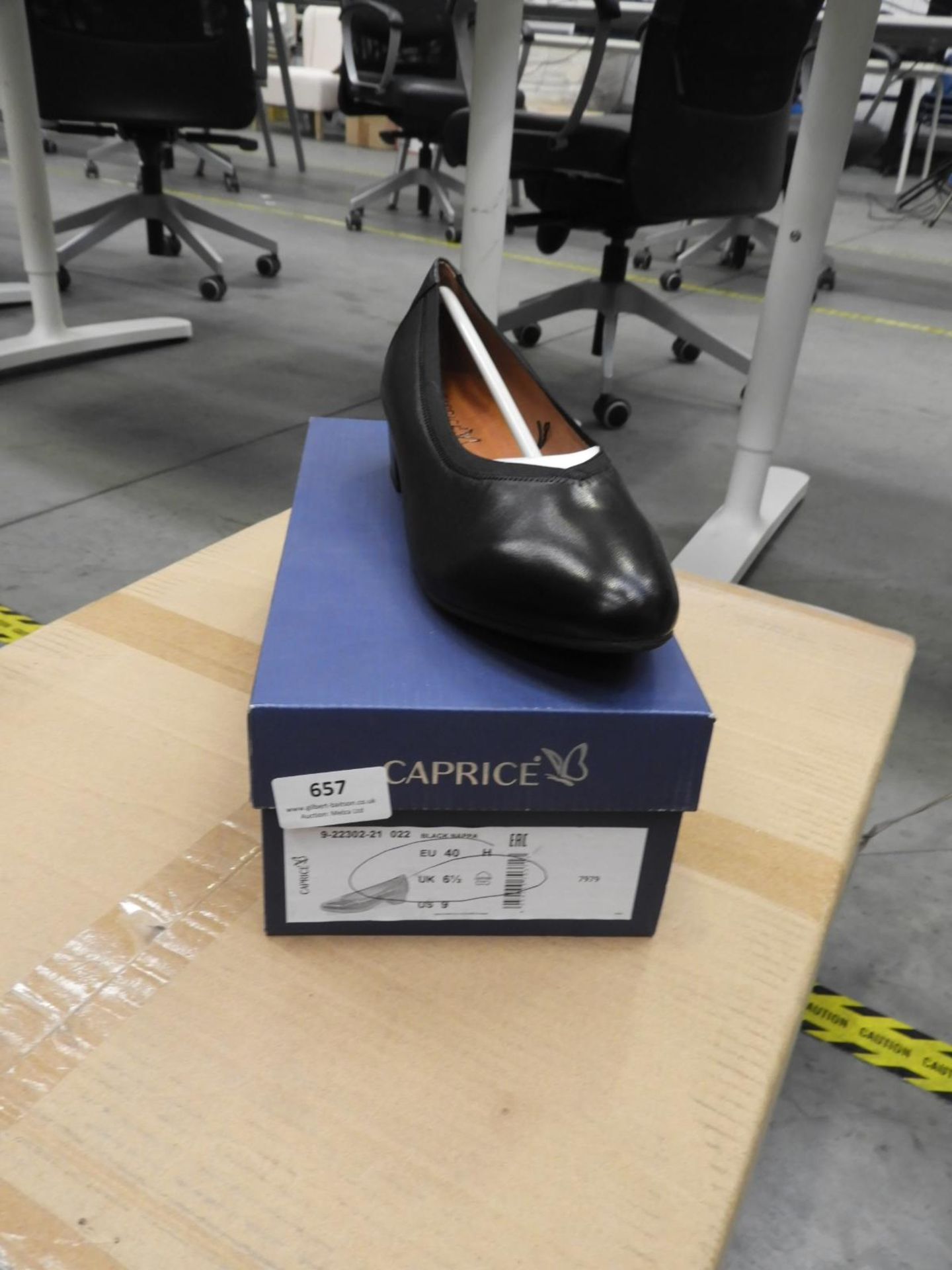 *Caprice Ladies Shoes (Black ) Size: 6.5