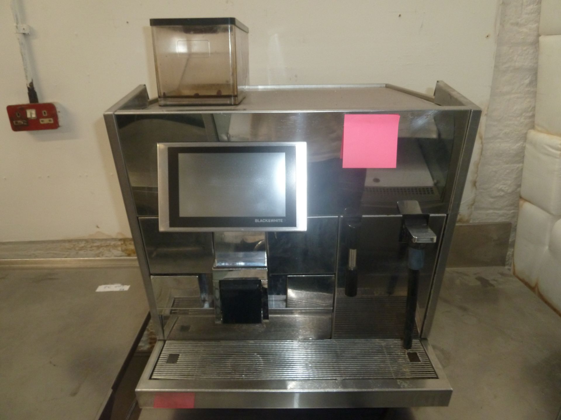 * black and white bean to coffee machine. This machine is direct from national chain. The machine - Image 3 of 3