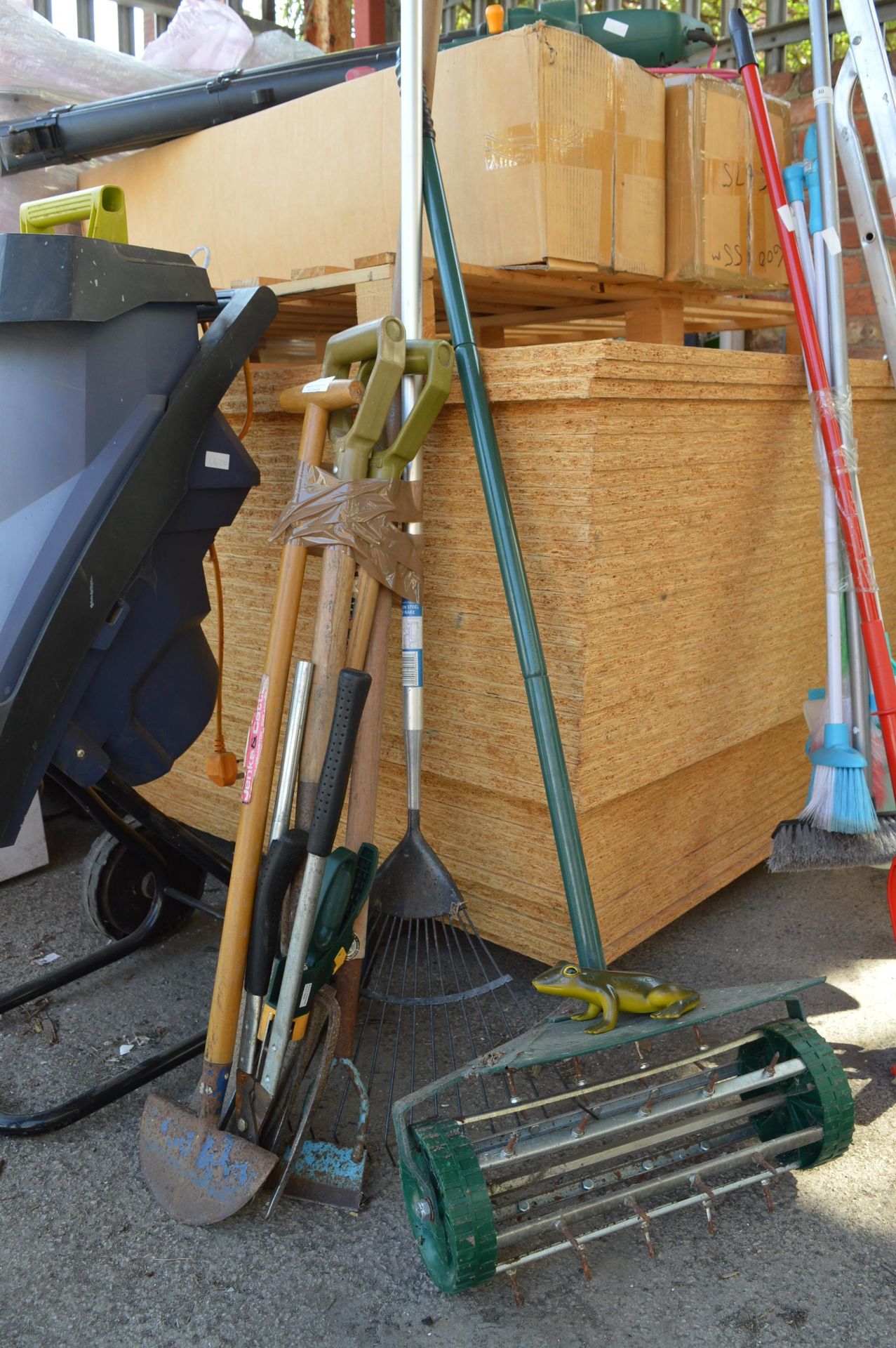 Bundle of Garden Tools and a Lawn Spiker