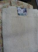 *KS Reversible Bath Rug