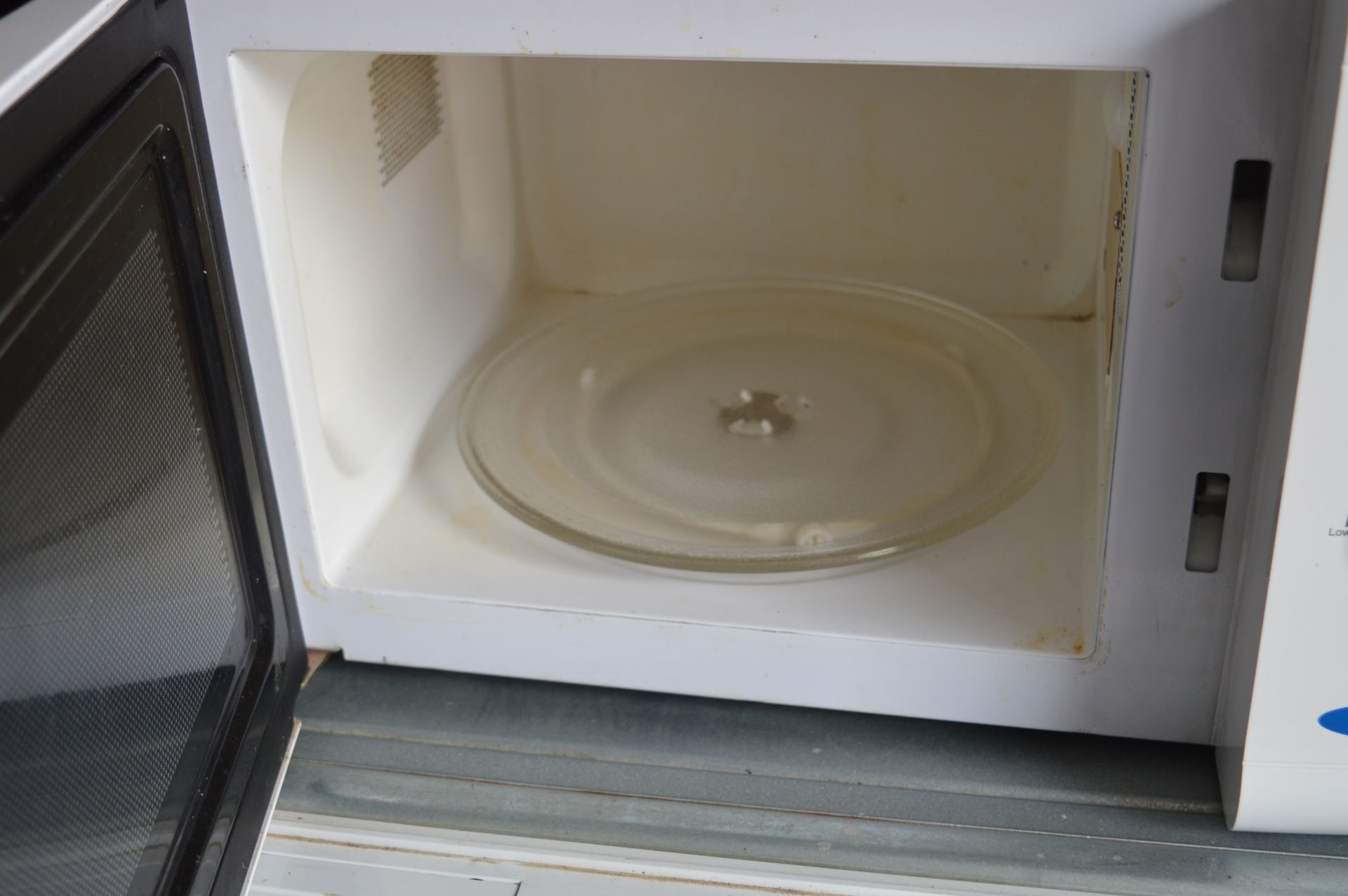 Pacific Microwave Oven - Image 2 of 2