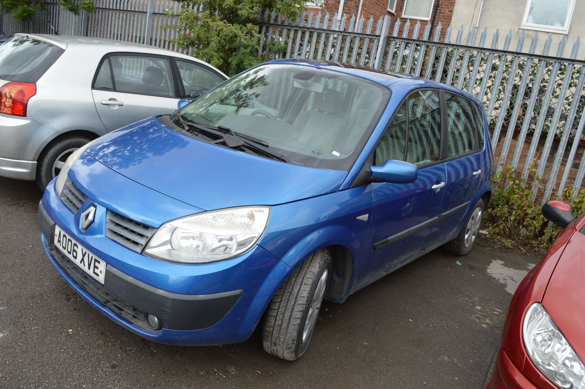 Renault Scenic Reg: AO06 XVE, MOT: June 2020, Mileage: 130000 - Image 2 of 2