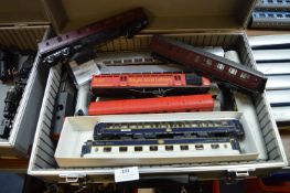 Aluminium Flight Case Containing Assorted Train Ca