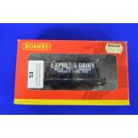 Hornby 00 Six Wheel Milk Tank "Express Dairy"