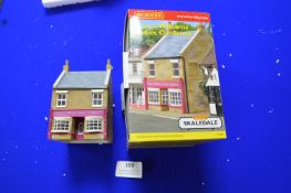 Hornby 00 Skaledale Ladies Outfitters