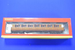 Hornby 00 BR Teak 61'6" Corridor First Class Coach E11000