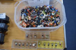 00 Figures and Animals Including Lead Animals plus