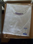 *Size: M White Aprons