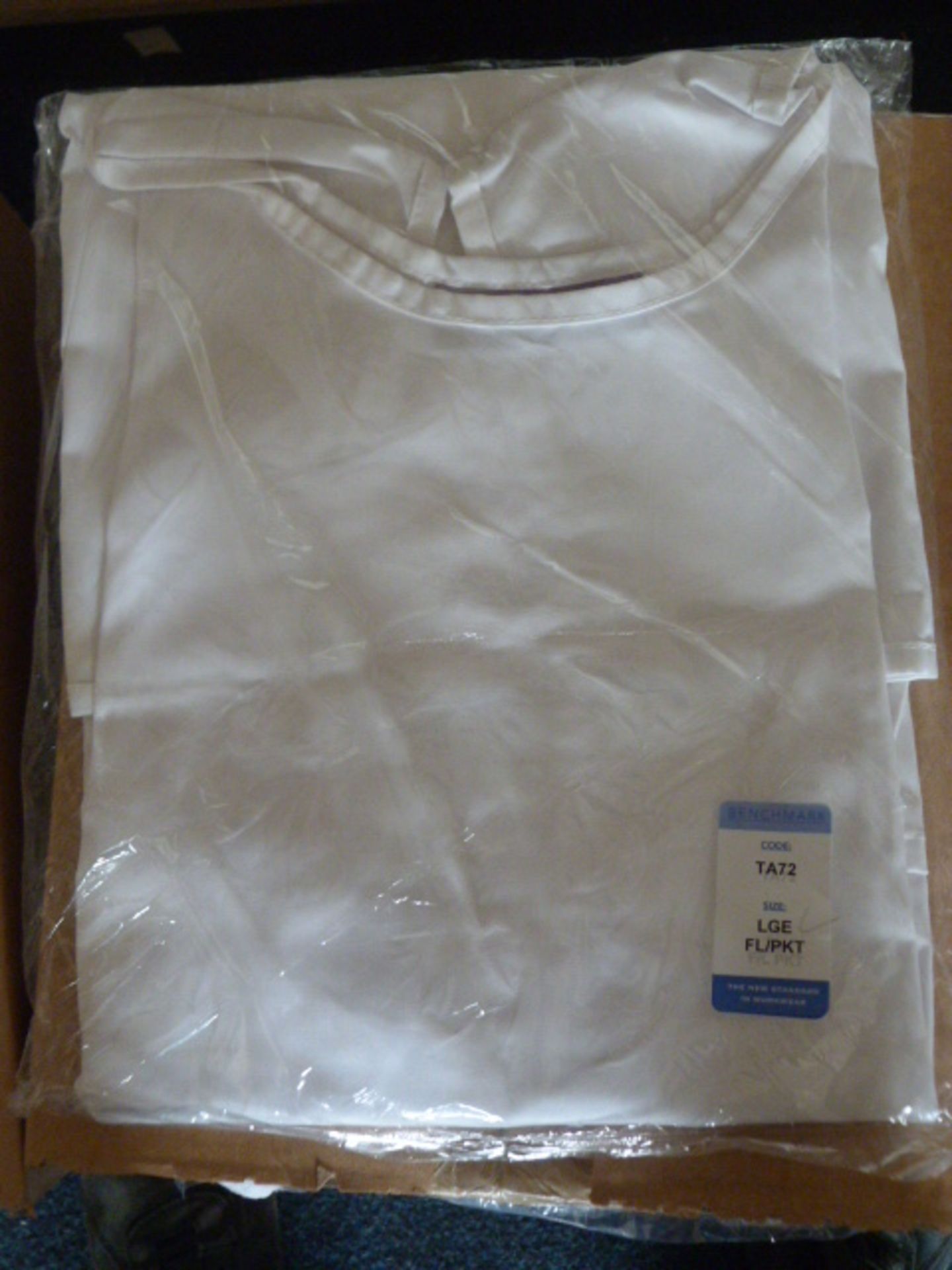 *42 Size: L White Aprons