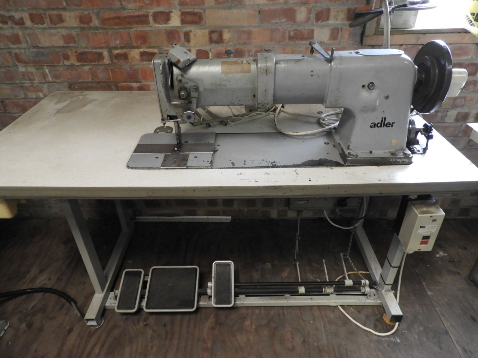 *Adler 220-50-73 Industrial Sewing Machine