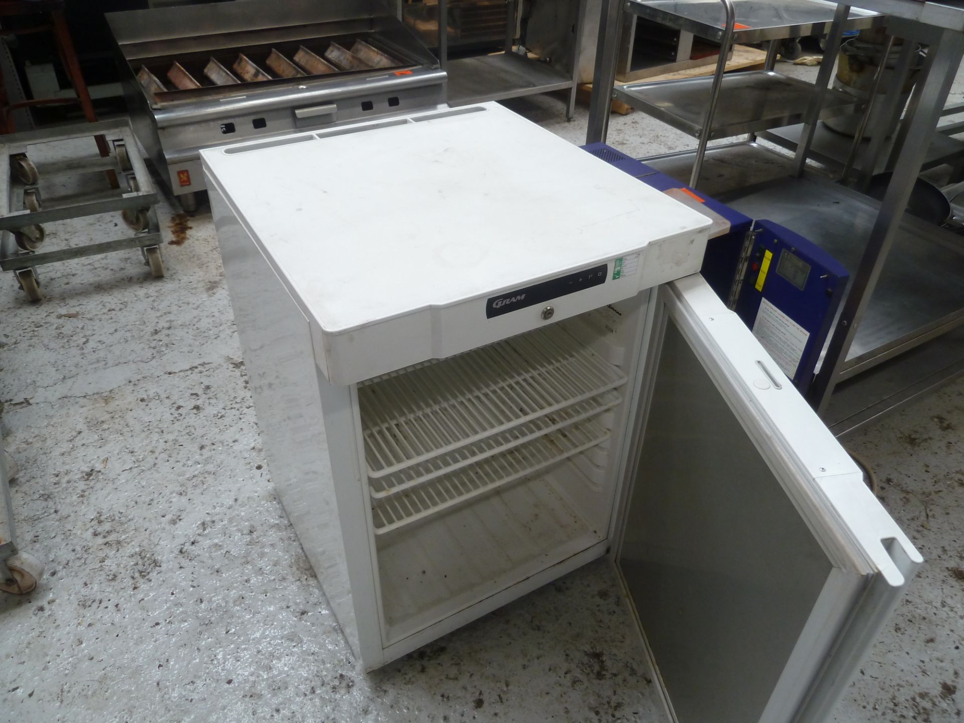 * white gram refrigerator, good condition, perfect for small kitchen. - Image 2 of 2